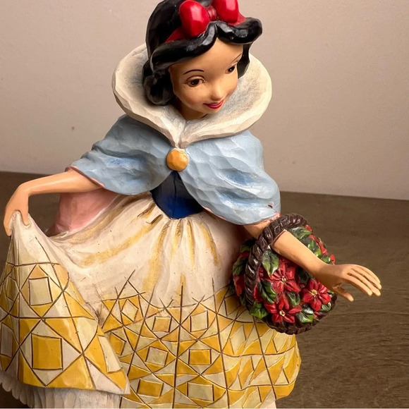 Disney Traditions Snow White Winter Snow #4026076 Enesco Figurine Showcase - Picture 2 of 13